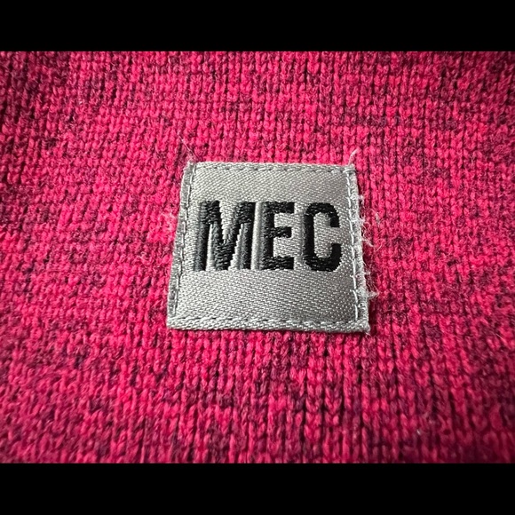 Mountain Equipment Coop Magenta fleece zip up. Youth size 16. Fits like W small - Picture 3 of 4